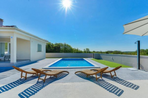 Holiday House Casia with pool